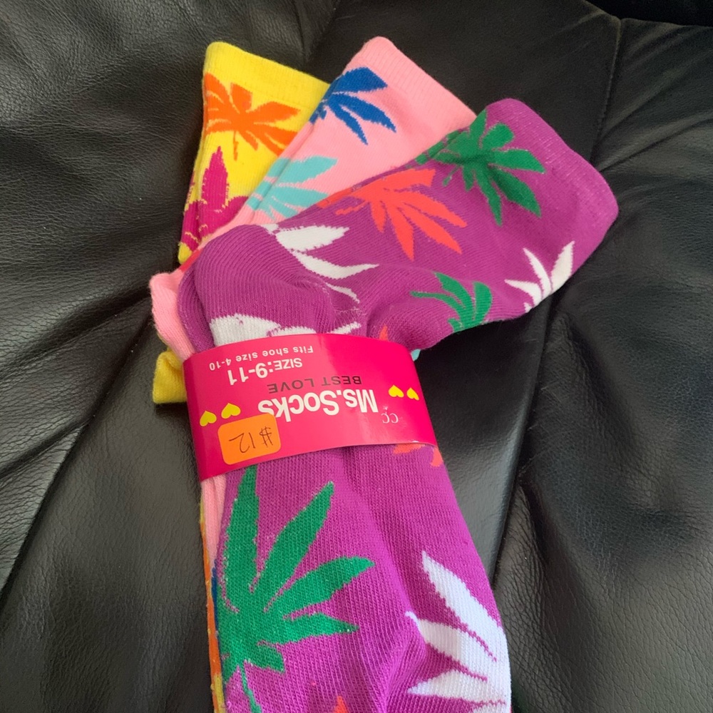 Socks weed design